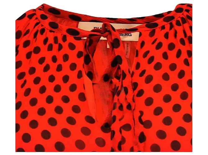 Diane von Furstenberg Vestido largo de lunares en seda roja 