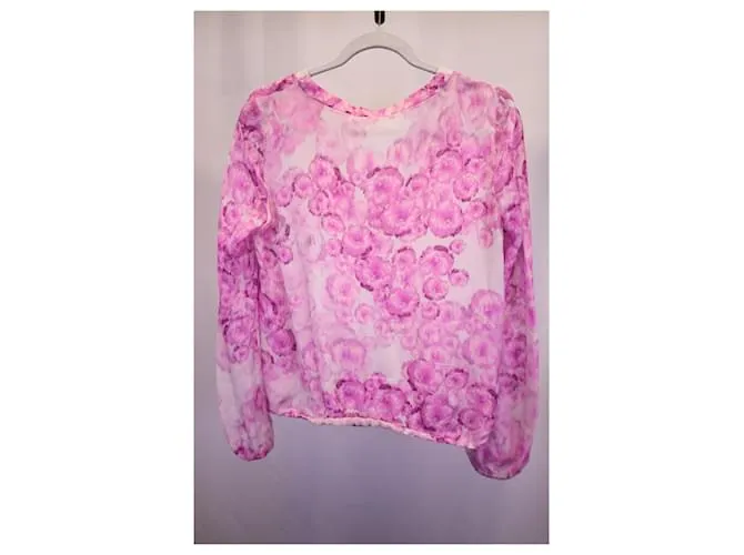 Top floral con cuello en V de seda rosa de Giambattista Valli 
